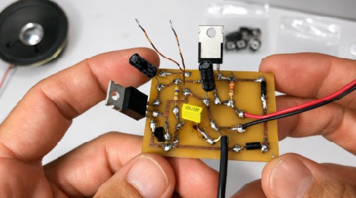 primeira placa do amplificador de audio com 3 transistores